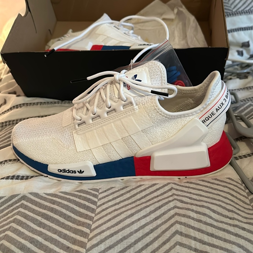 Men’s Adidas Sneakers; Size 8.5, never been worn, new in box!